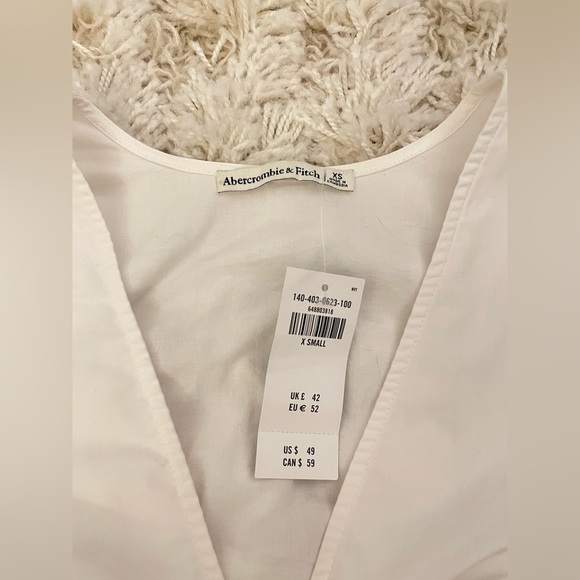 NWT Abercrombie & Fitch Crop Top Size XS - Picture 2 of 3